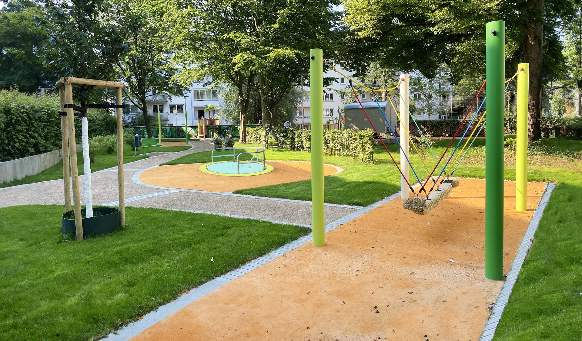 Spielplatzgeraete-Maier-Inklusiver Spielplatz-Leitsystem-Aachen-4305182